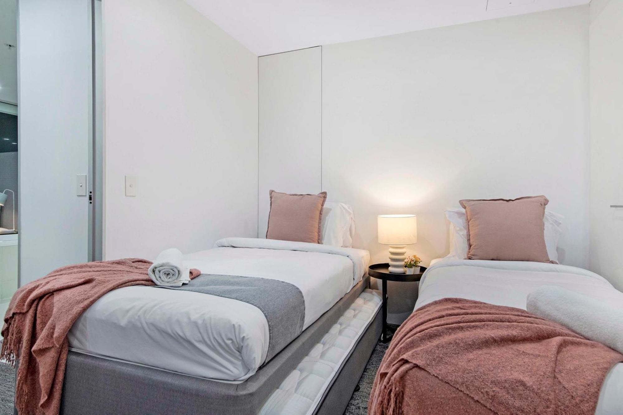 Ocean View Apartments With Balcony - Circle On Cavill - Central Location! - Self Contained & Privately Managed Gold Coast Eksteriør billede